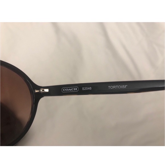 Coach Tortoise Aviator sunglasses - Picture 5 of 6